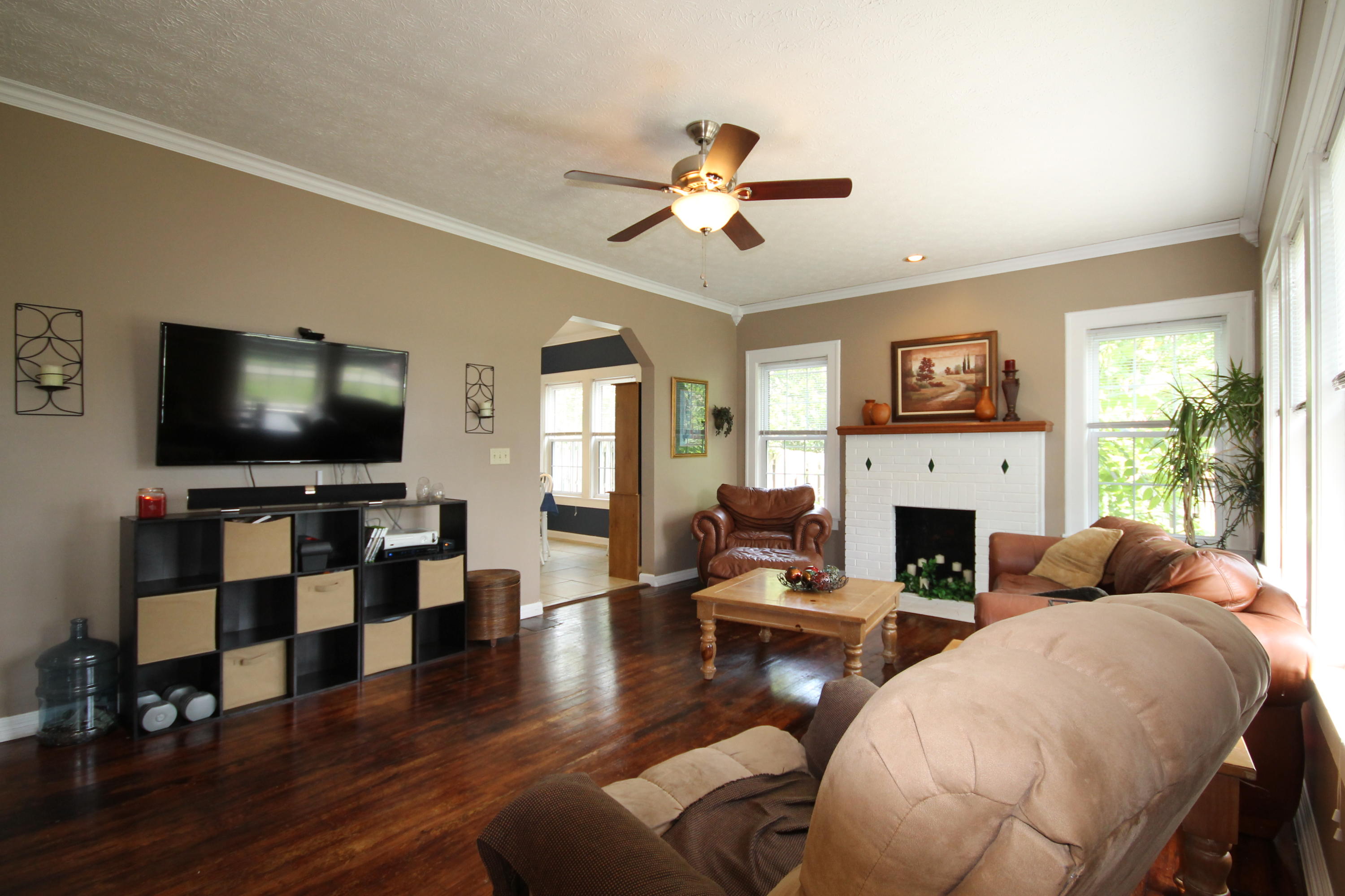 7920 Sharp Road Powell, TN 37849 - Photo 7 of 25 Living Room