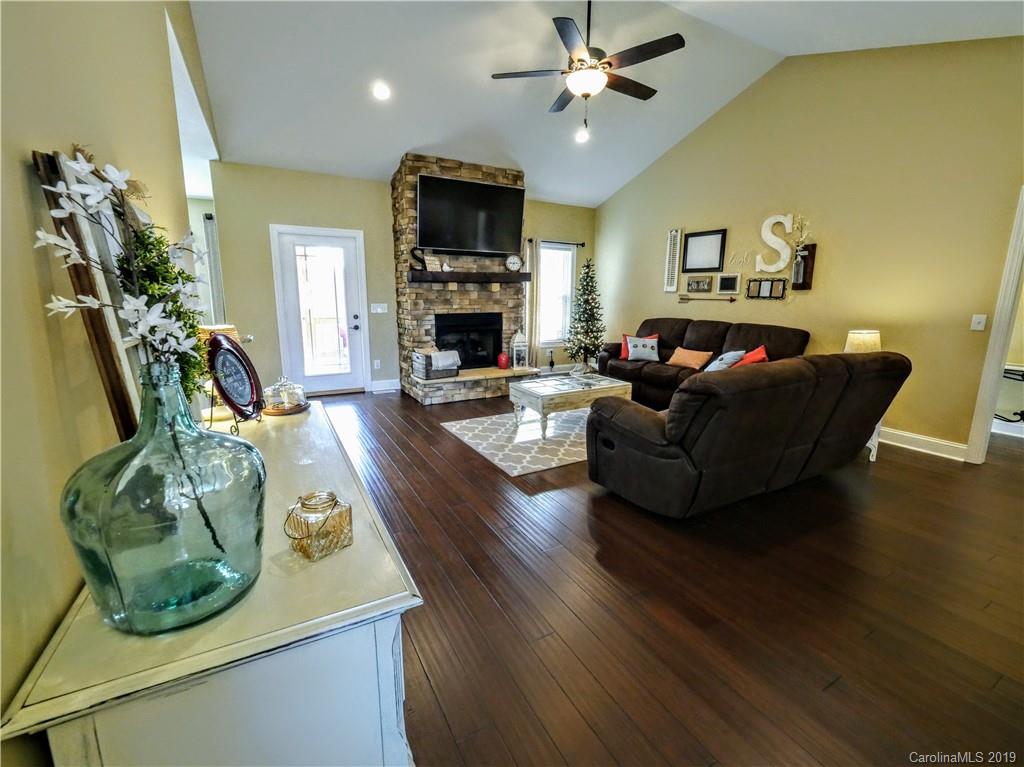 6344 Skylark Road Pfafftown, NC 27040 - Photo 7 of 32 Gallery Image 7