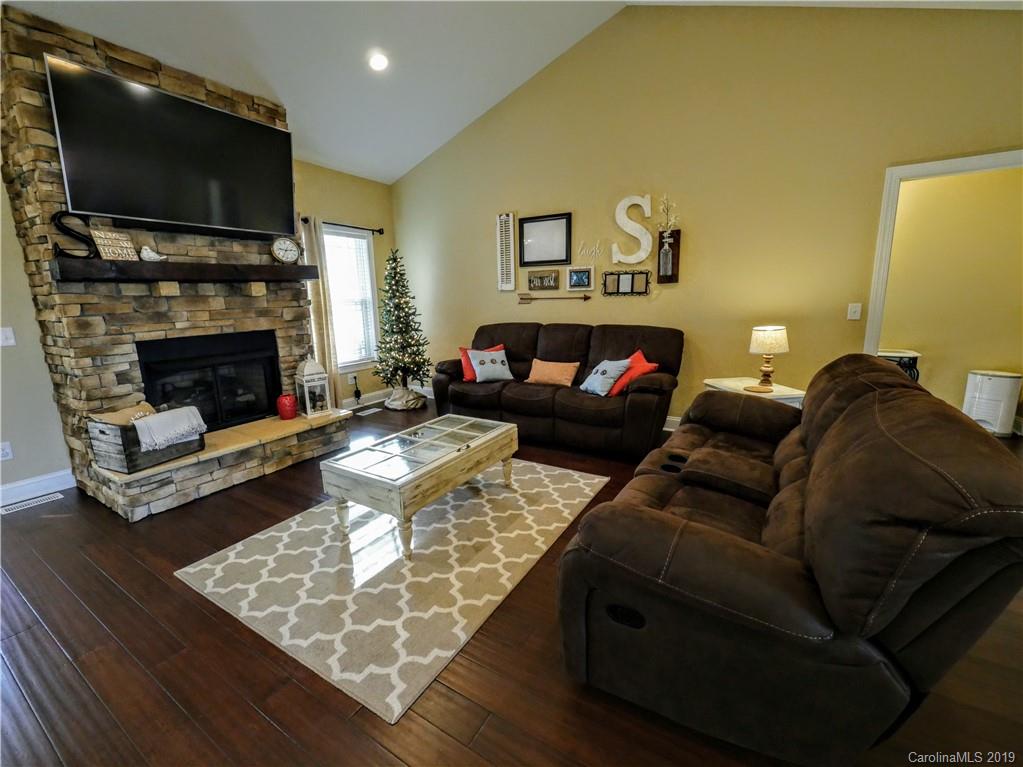 6344 Skylark Road Pfafftown, NC 27040 - Photo 9 of 32 Gallery Image 9