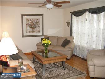 1114 Pierce Road Norristown, PA 19403 - Photo 4 of 12 Living Room