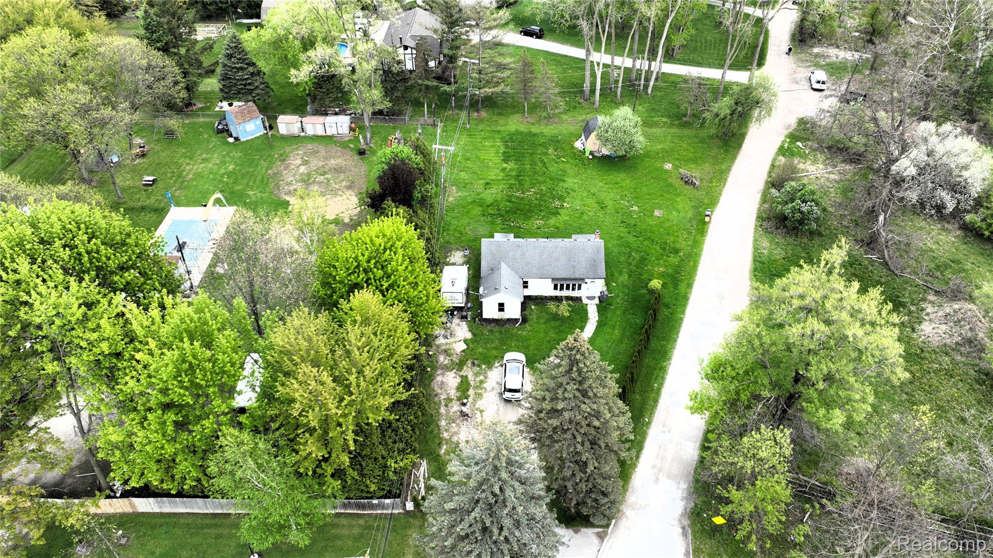 37480 Hayes Road Clinton Township, MI 48038 - Photo 22 of 23 dji_fly_20260507_125736_99_1778173851344_photo.jpg