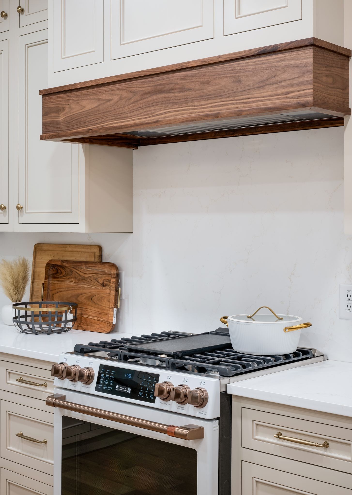 924 Hafner Road Charlotte, TN 37036 - Photo 19 of 79 a stove top oven sitting inside of a kitchen