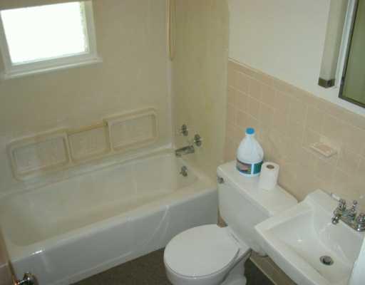 308 1st Street Butler, PA 16001 - Photo 4 of 8 Master Bath/Spa.