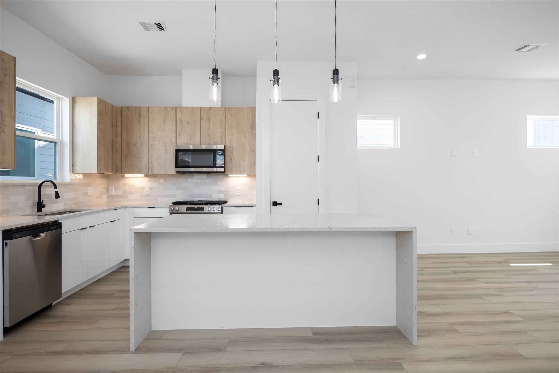 6735 Peerless Street, Unit C Houston, TX 77021 - Photo 7 of 27 a large kitchen with granite countertop a sink a counter top space stainless steel appliances and cabinets