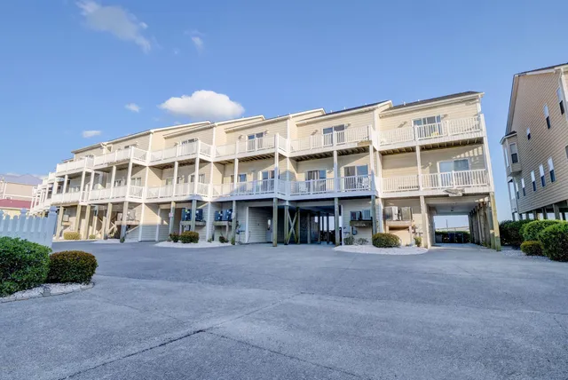 $3,200 | 314 Sea Star Circle, Unit 314, Surf City, NC 28445