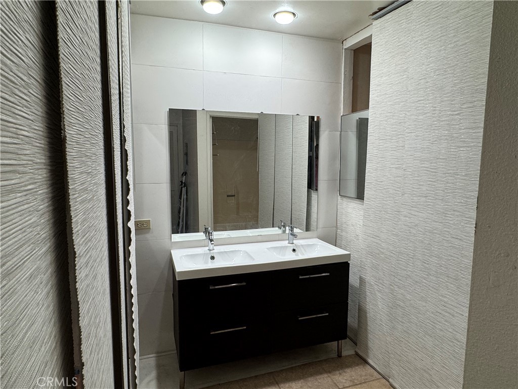 211 Springview Irvine, CA 92620 - Photo 7 of 12 a bathroom with a sink and a mirror