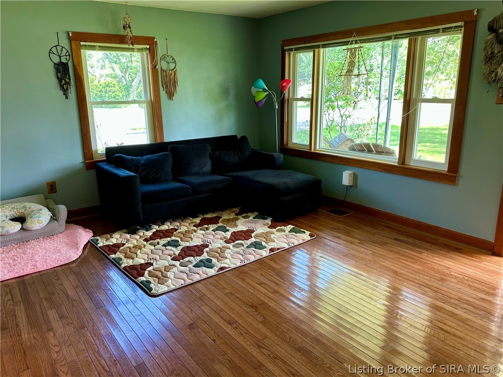 230 Hendricks Street Madison, IN 47250 - Photo 5 of 17 Living Room