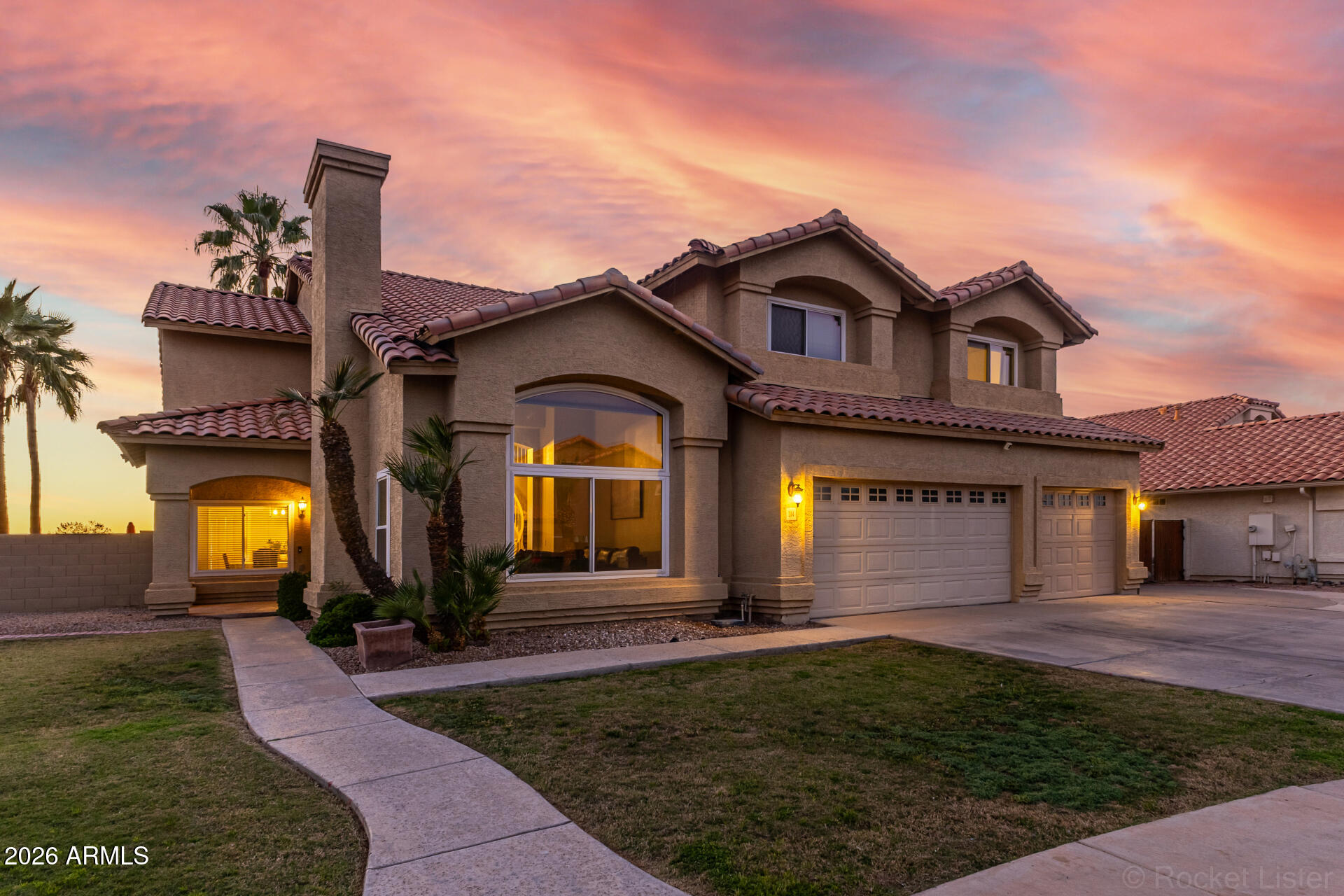314 South Sandstone Street Gilbert, AZ 85296 - Photo 10 of 58 a front view of a house with a yard