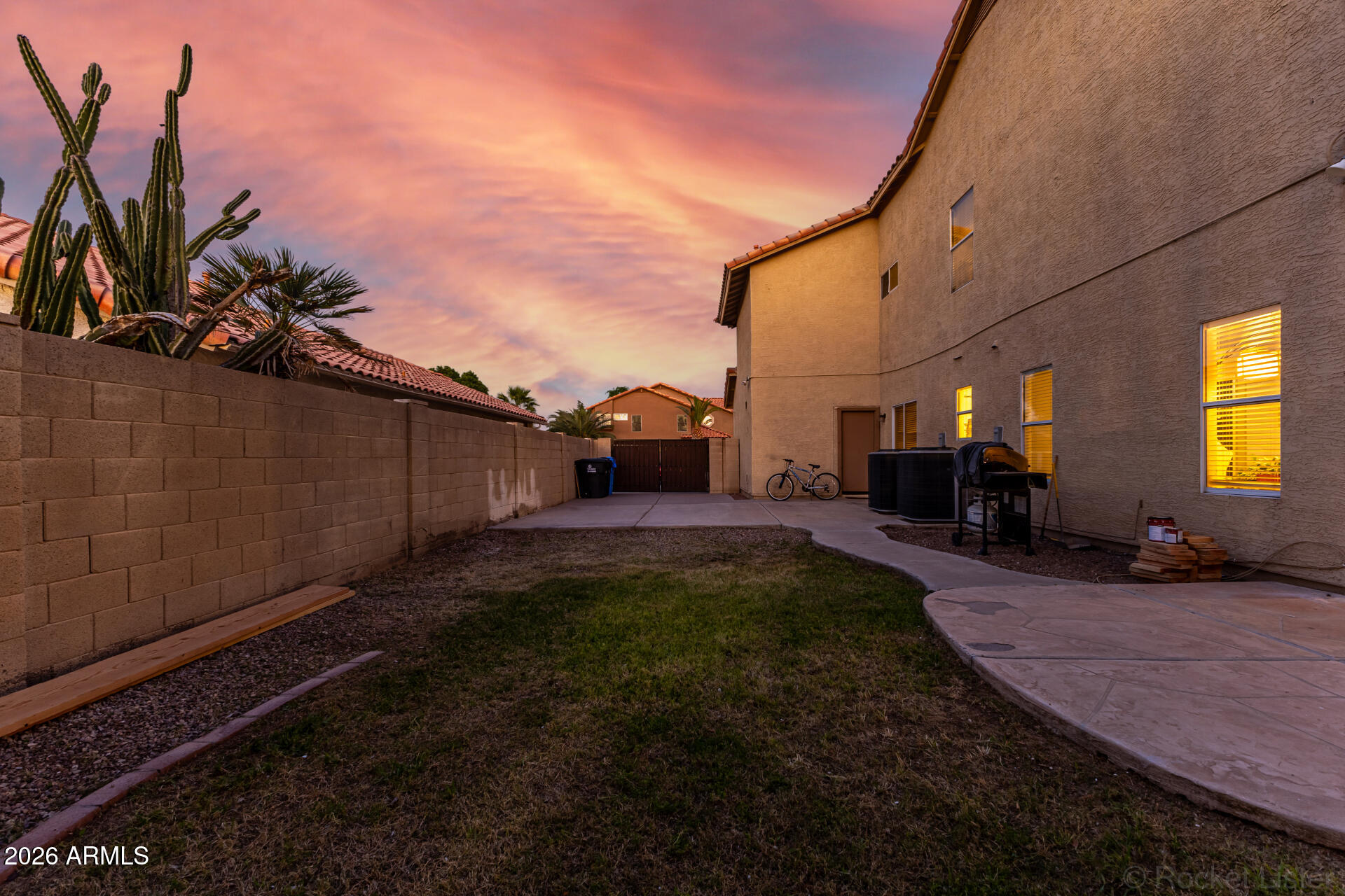 314 South Sandstone Street Gilbert, AZ 85296 - Photo 51 of 58 a backyard of a house with table and chairs