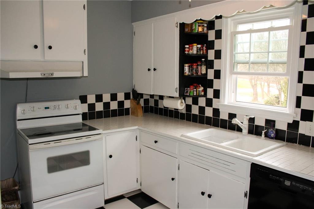 1920 Independence Road Greensboro, NC 27408 - Photo 13 of 28 Gallery Image 13