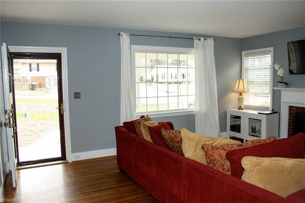 1920 Independence Road Greensboro, NC 27408 - Photo 5 of 28 Living Room