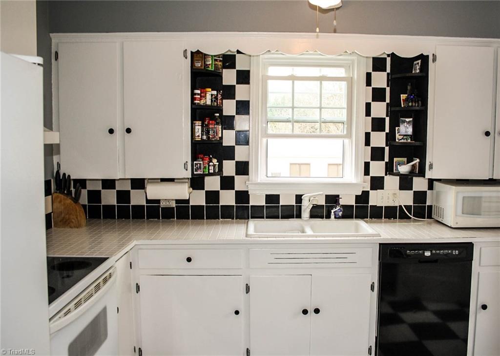 1920 Independence Road Greensboro, NC 27408 - Photo 10 of 28 Gallery Image 10