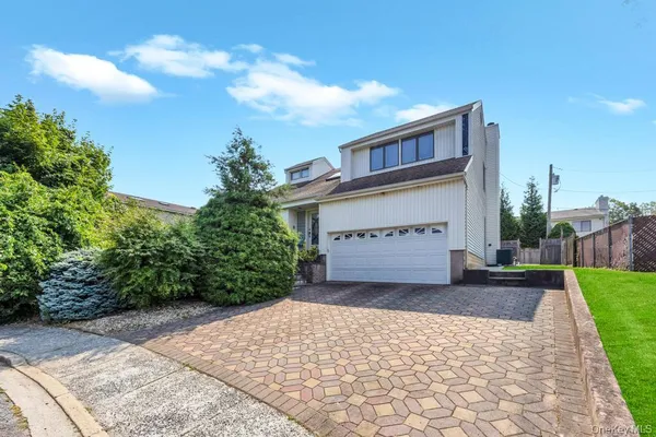 $1,099,999 | 34 Gloria Place, Plainview, NY 11803