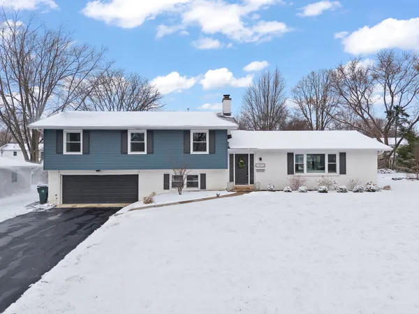 $675,000 | 25W712 Chieftain Lane, Wheaton, IL 60189
