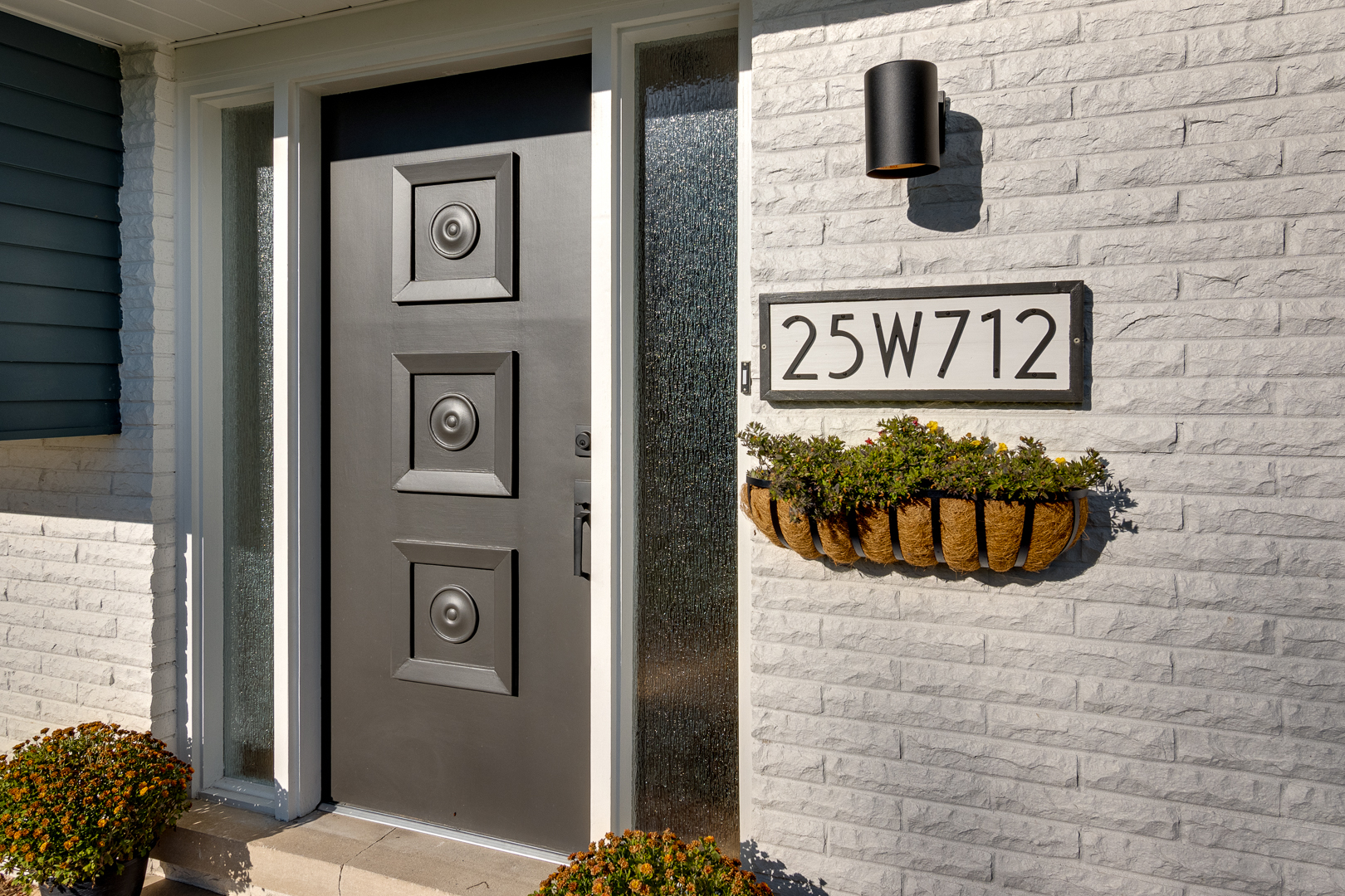 25W712 Chieftain Lane Wheaton, IL 60189 - Photo 2 of 39