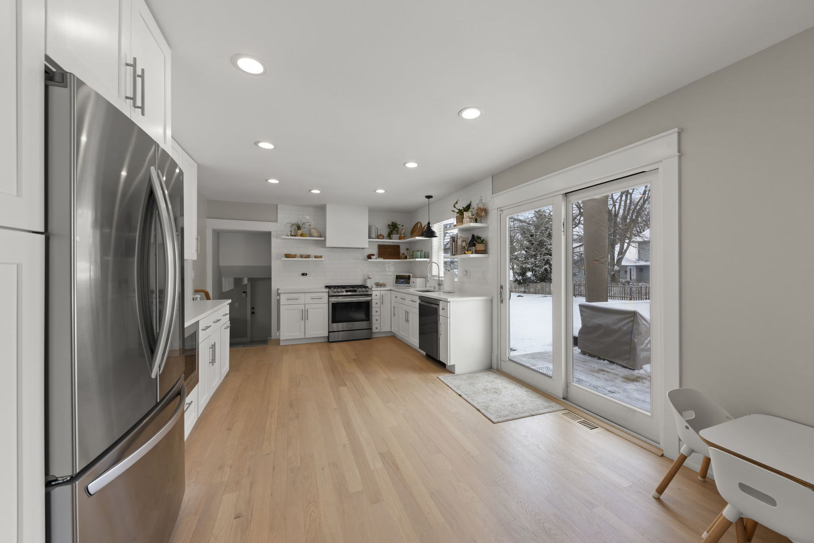 25W712 Chieftain Lane Wheaton, IL 60189 - Photo 8 of 39