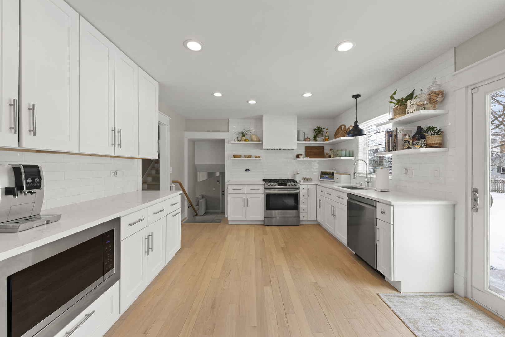 25W712 Chieftain Lane Wheaton, IL 60189 - Photo 9 of 39