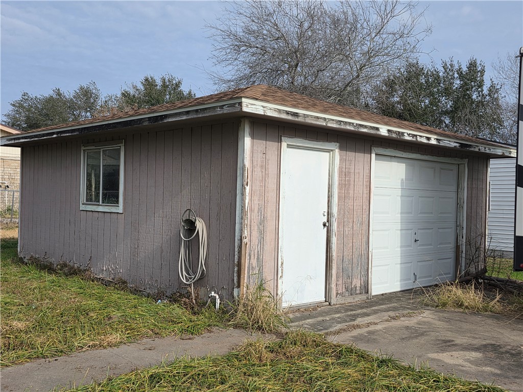 1419 Cook Avenue Odem, TX 78370 - Photo 5 of 39