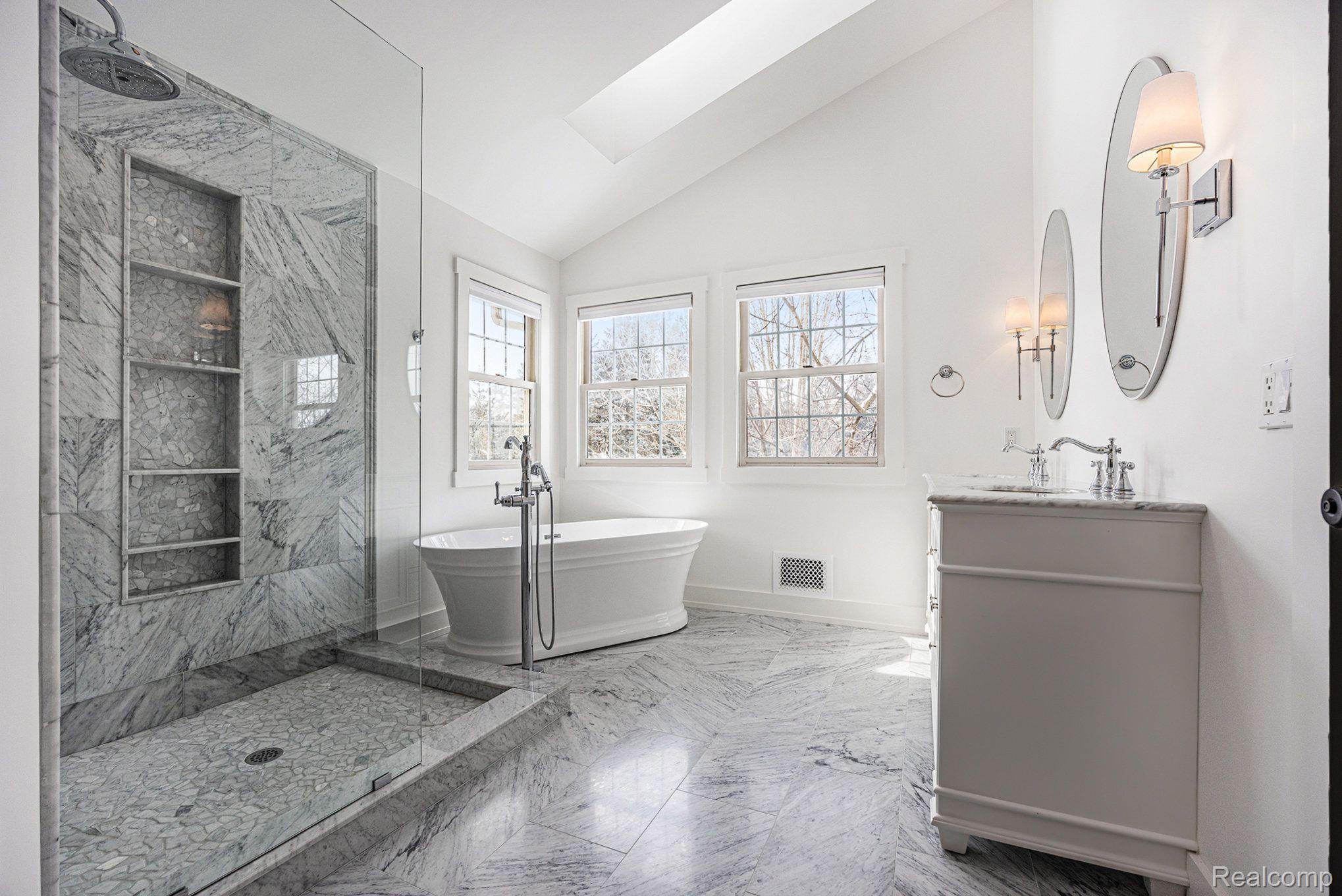 1006 Pointe Pl Boulevard Rochester, MI 48307 - Photo 15 of 33 Beautifully Renovated Master Bathroom.