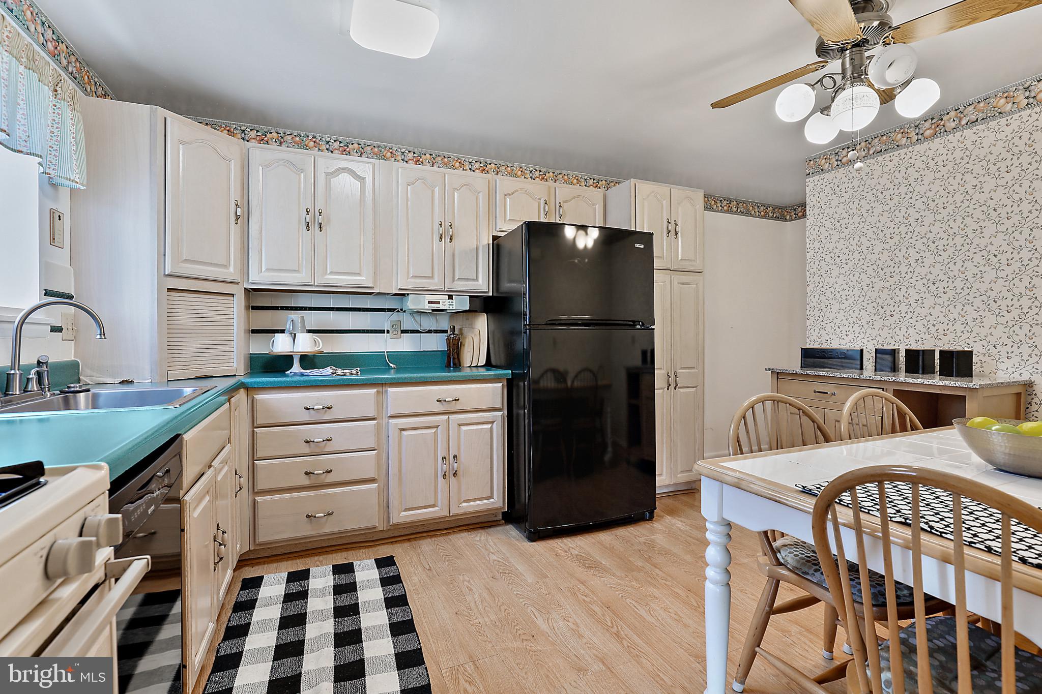 511 Bathurst Road Catonsville, MD 21228 - Photo 11 of 38 Pickled oak cabinets in kitchen