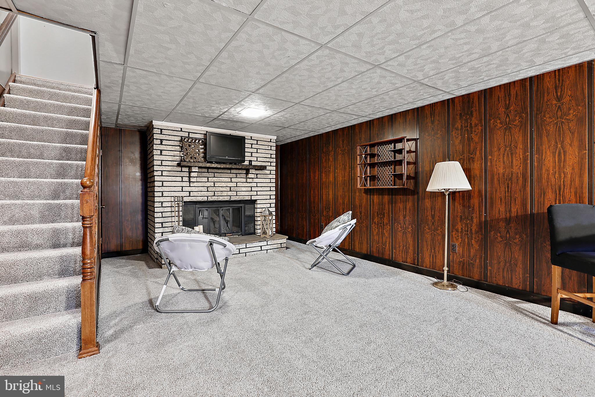 511 Bathurst Road Catonsville, MD 21228 - Photo 27 of 38 Wood burning FP accent spacious CR