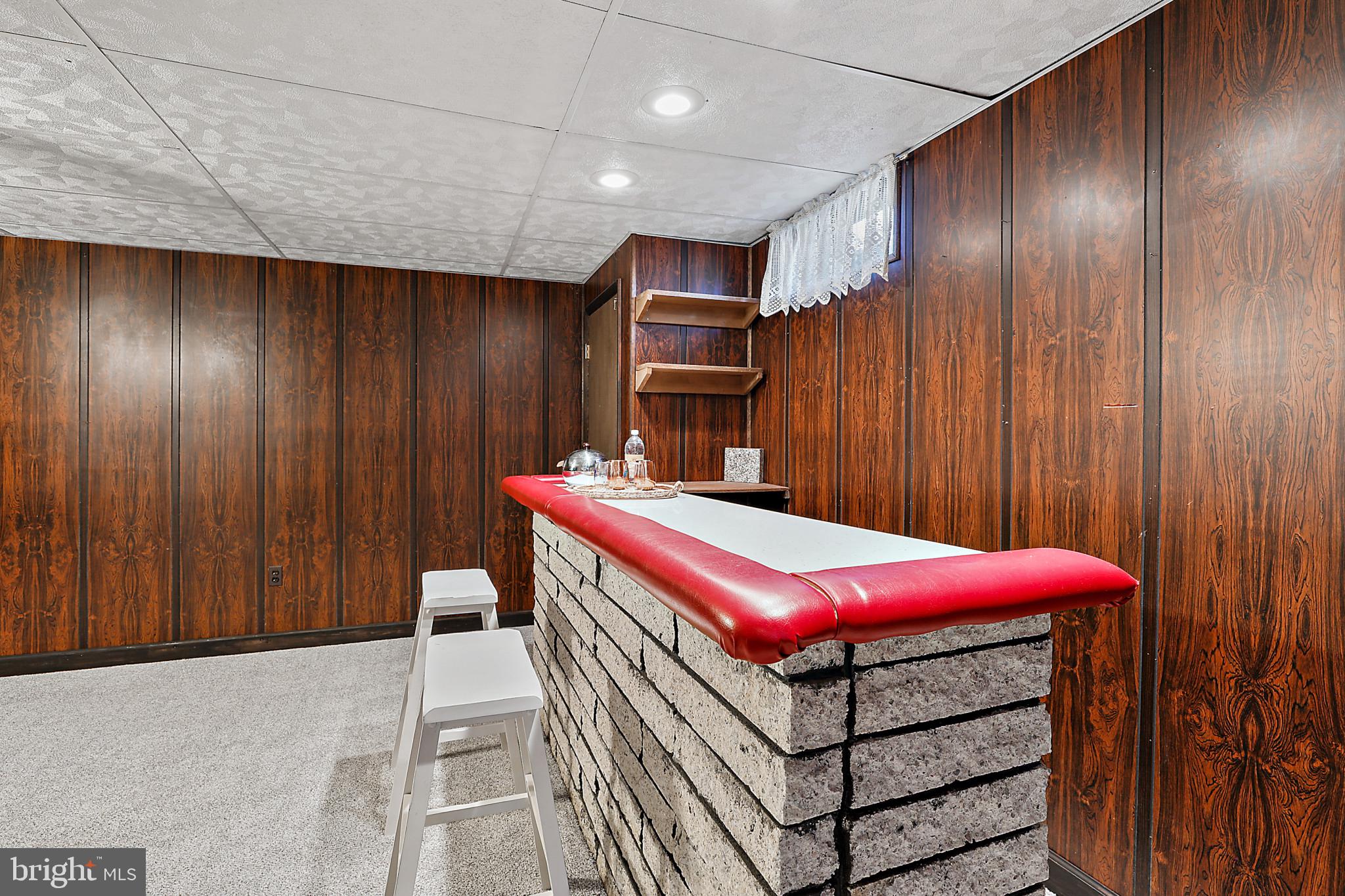 511 Bathurst Road Catonsville, MD 21228 - Photo 29 of 38 Dry bar area in LL club room