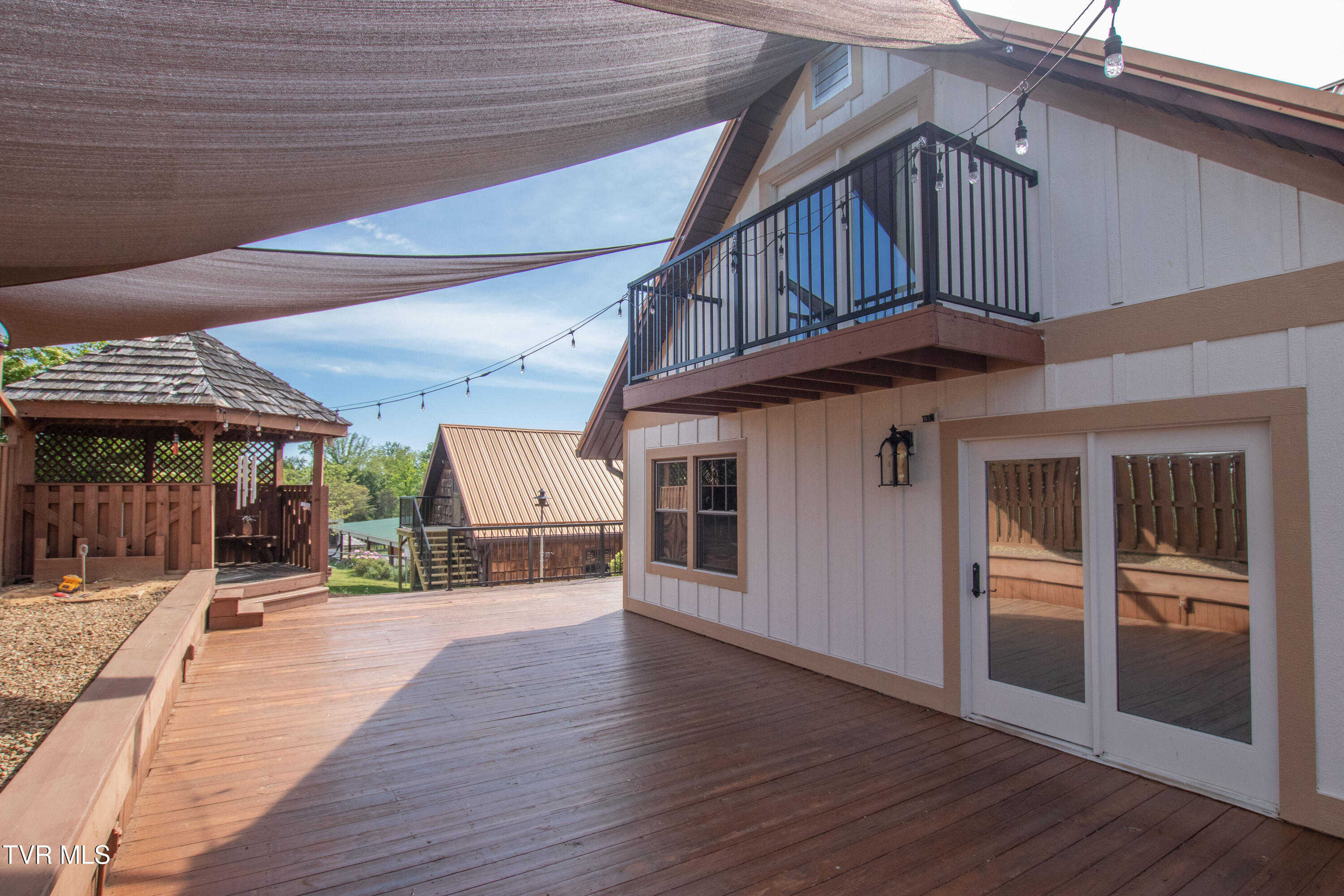 917 Painter Creek Road Bristol, TN 37620 - Photo 16 of 86 Sunshades