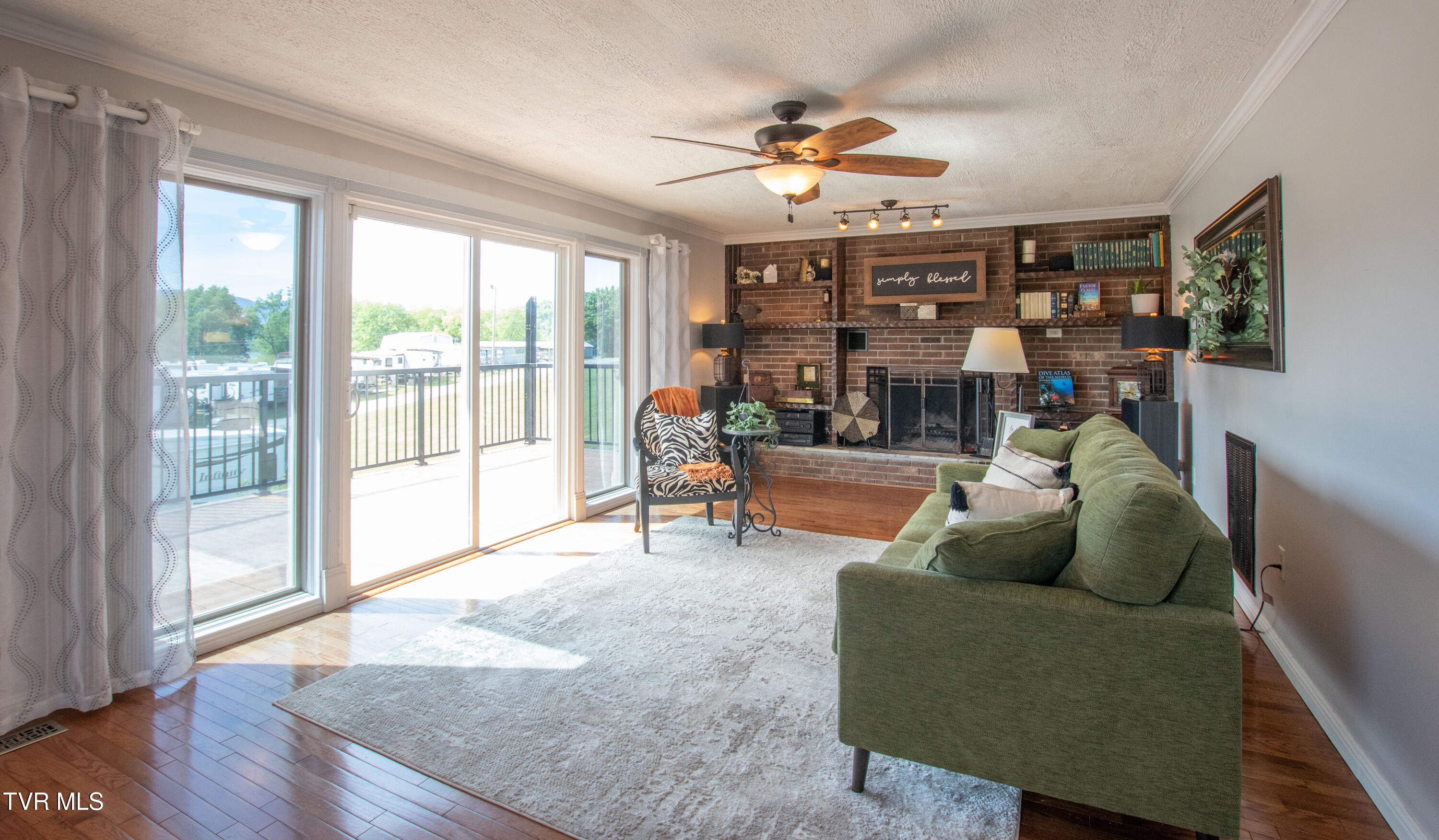 917 Painter Creek Road Bristol, TN 37620 - Photo 39 of 86 Living Room