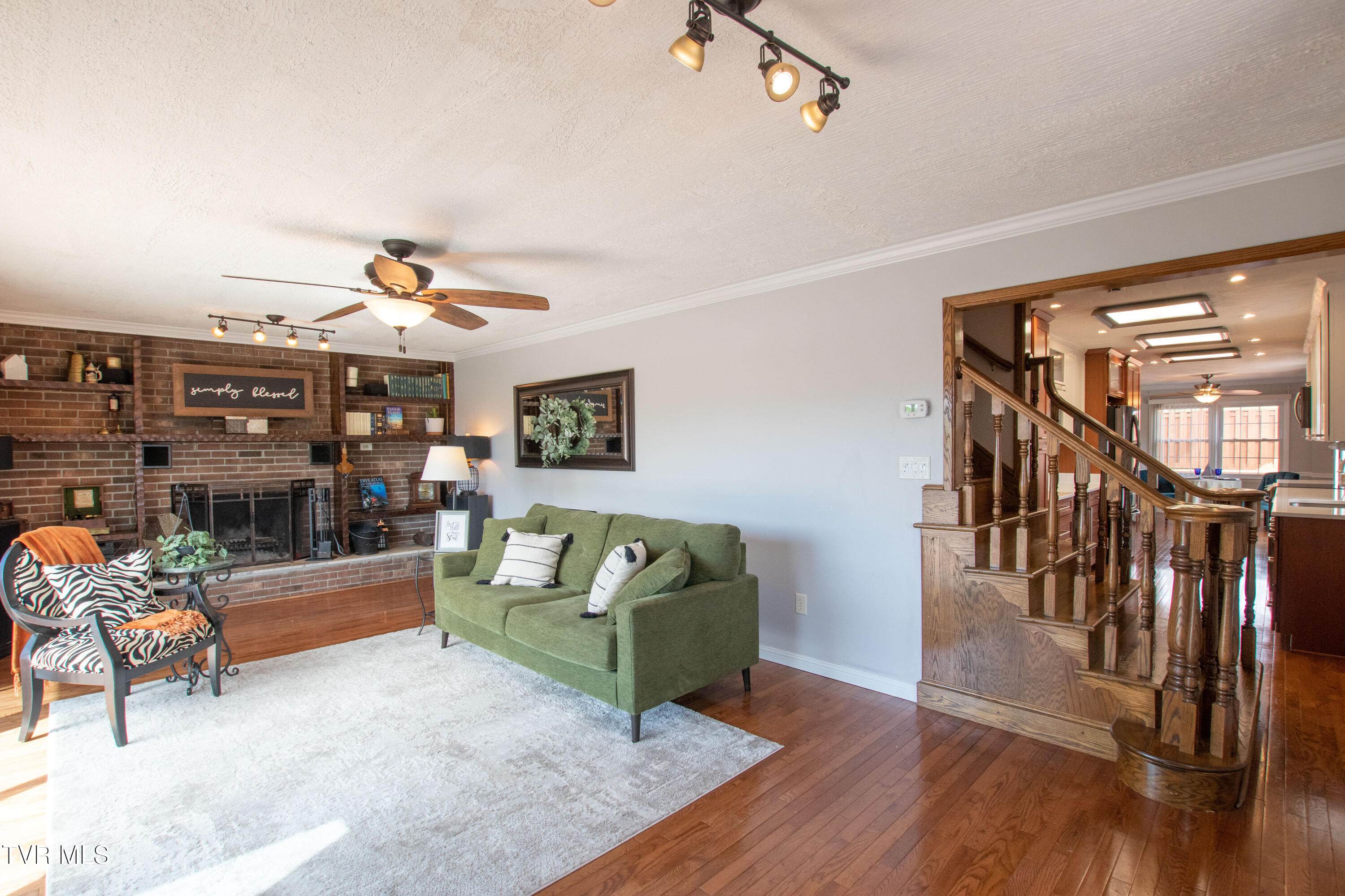 917 Painter Creek Road Bristol, TN 37620 - Photo 40 of 86 Living Room