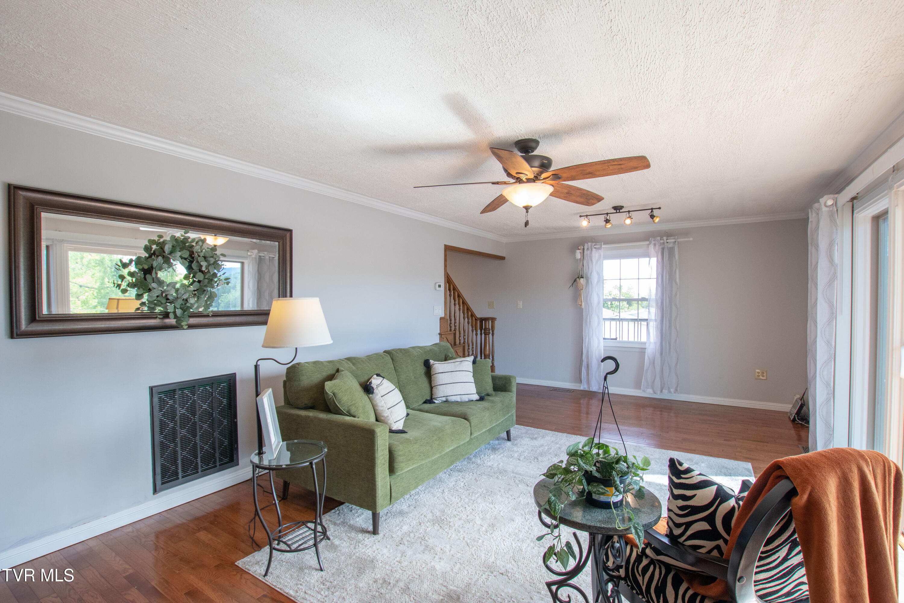 917 Painter Creek Road Bristol, TN 37620 - Photo 42 of 86 Living Room