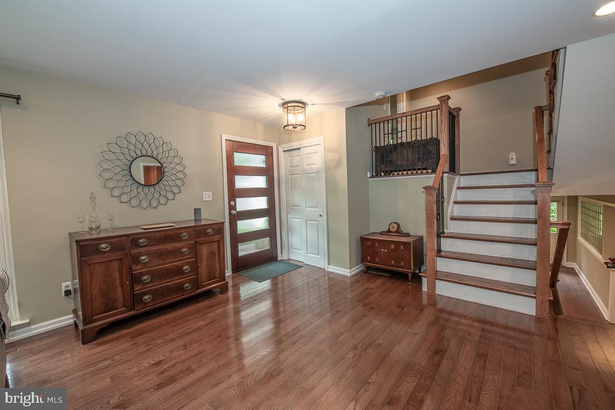 411 Woodcrest Road Wayne, PA 19087 - Photo 4 of 54 Entrance