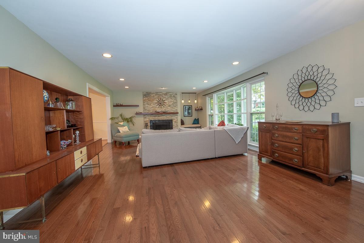 411 Woodcrest Road Wayne, PA 19087 - Photo 5 of 54 Living Room