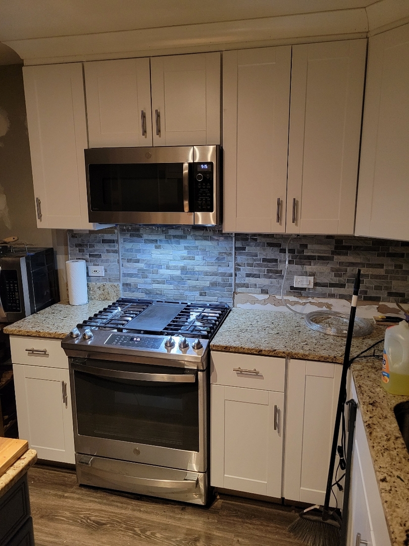 515 Surrey Ridge Drive Cary, IL 60013 - Photo 13 of 71 a kitchen with granite countertop a stove and a microwave