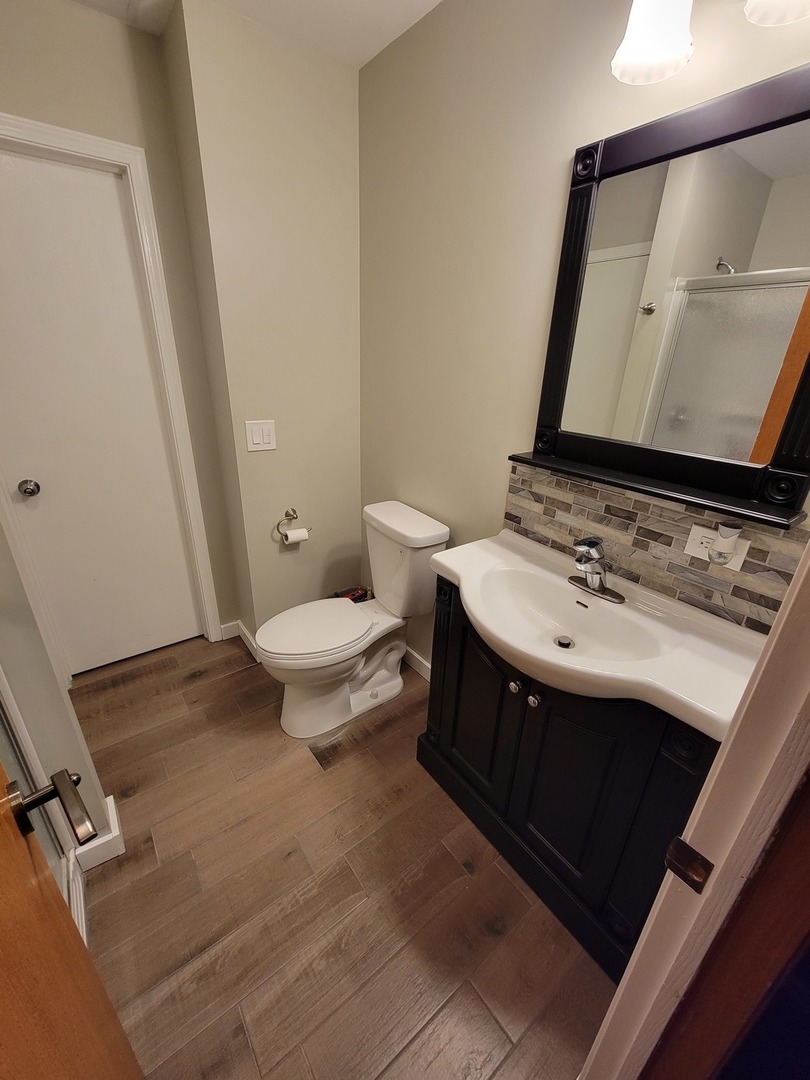 515 Surrey Ridge Drive Cary, IL 60013 - Photo 43 of 71 a bathroom with a sink and a mirror