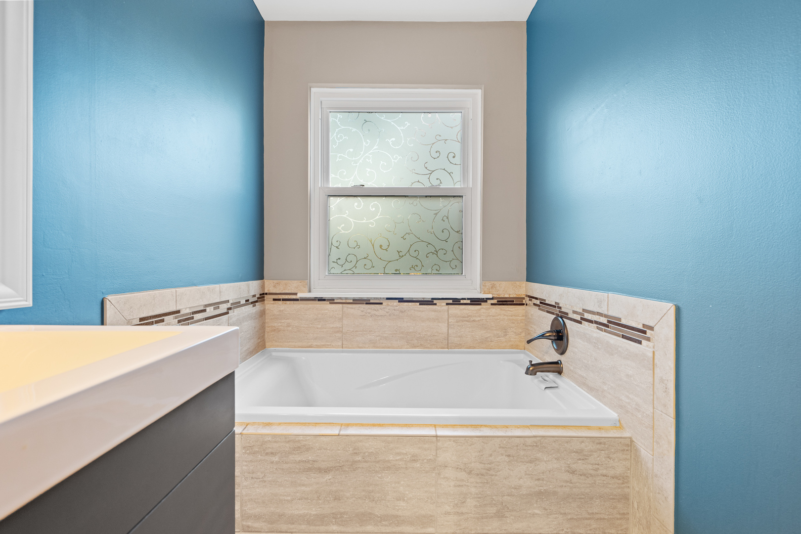 515 Surrey Ridge Drive Cary, IL 60013 - Photo 58 of 71 a bathroom with a tub and a window