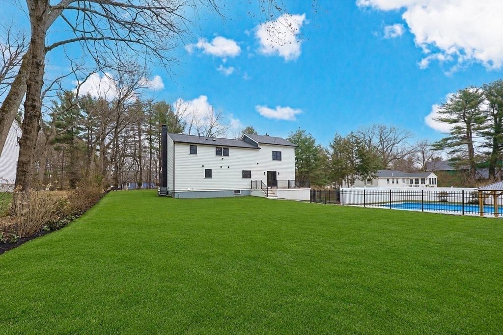565 Elm Street Concord, MA 01742 - Photo 4 of 35