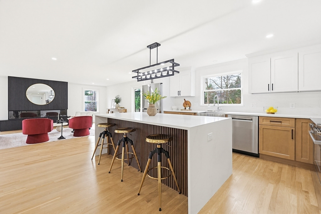 565 Elm Street Concord, MA 01742 - Photo 8 of 35