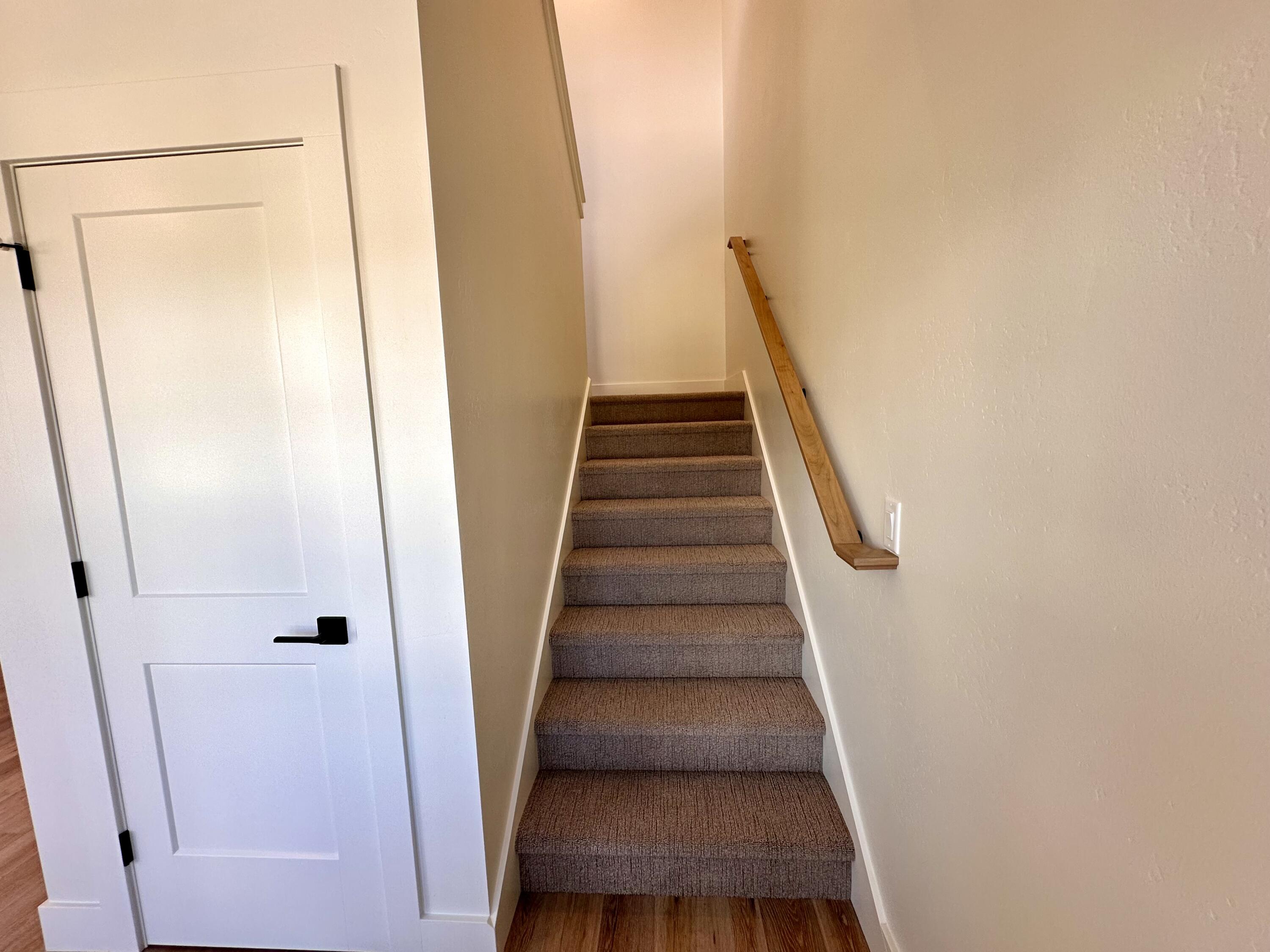 380 Randy Street Ashland, OR 97520 - Photo 27 of 43 Stairs off entry