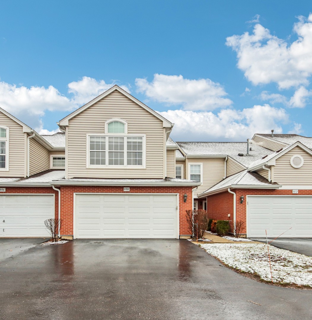 808 Old Checker Road Buffalo Grove, IL 60089 - Photo 1 of 29