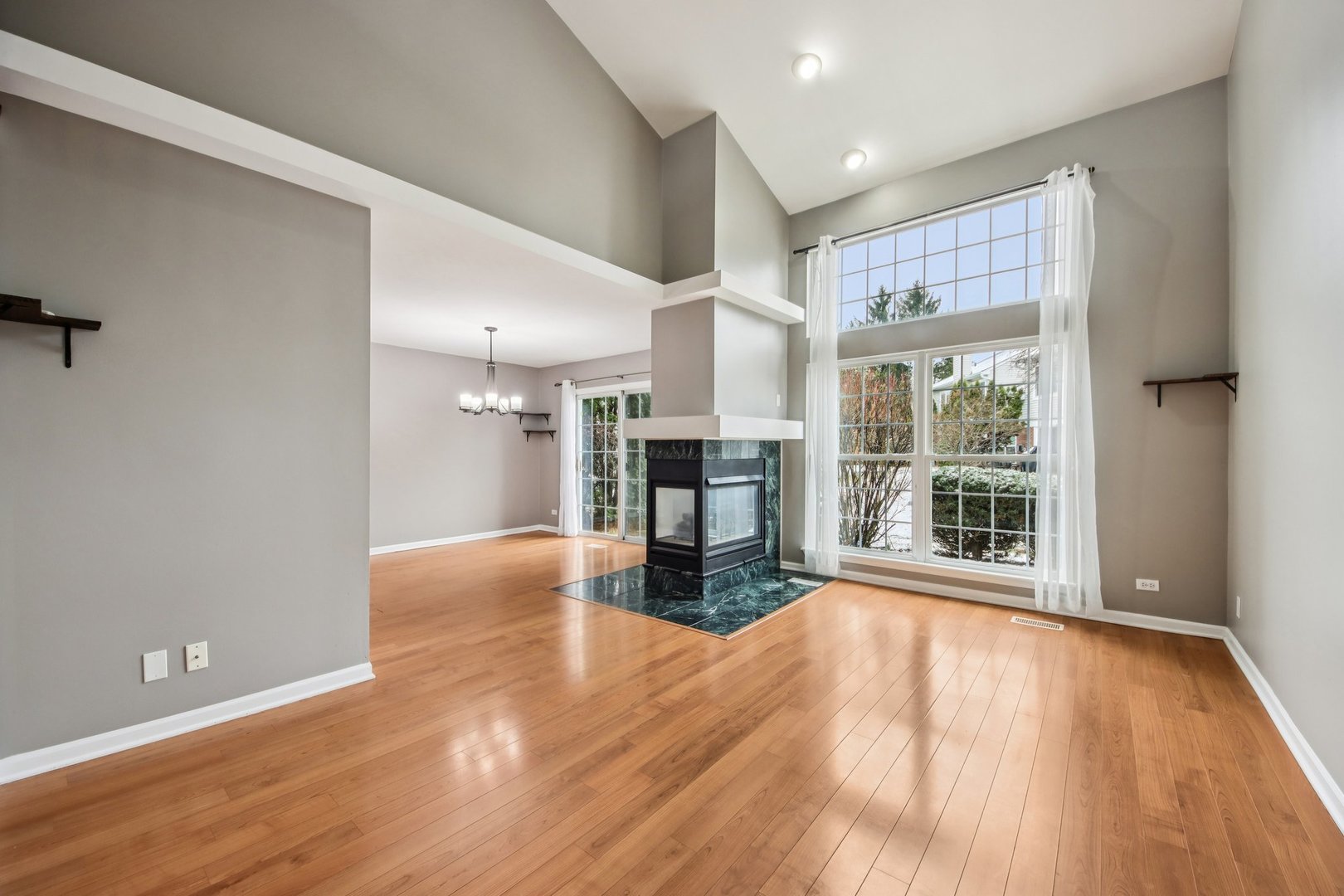 808 Old Checker Road Buffalo Grove, IL 60089 - Photo 3 of 29