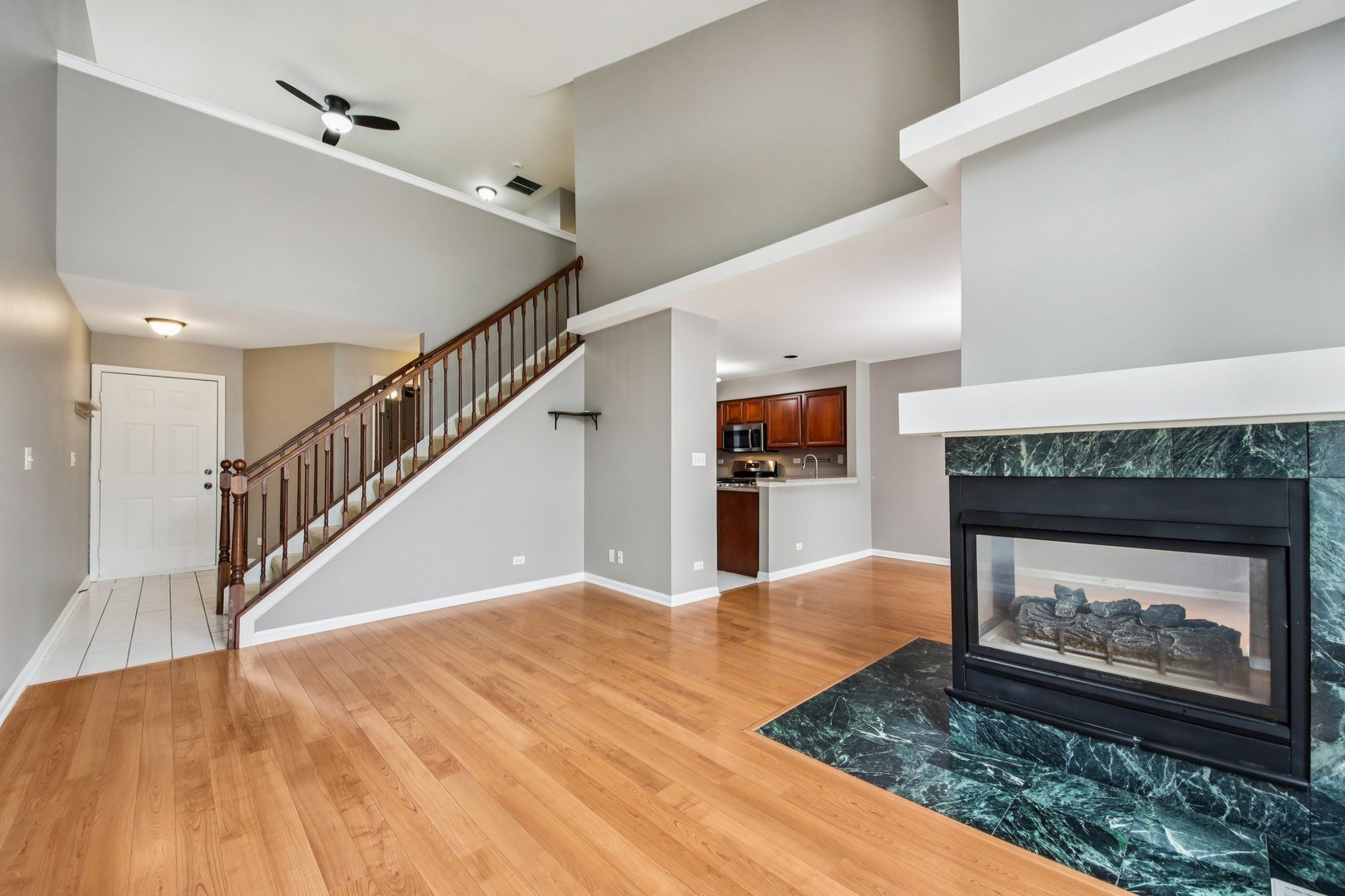 808 Old Checker Road Buffalo Grove, IL 60089 - Photo 5 of 29