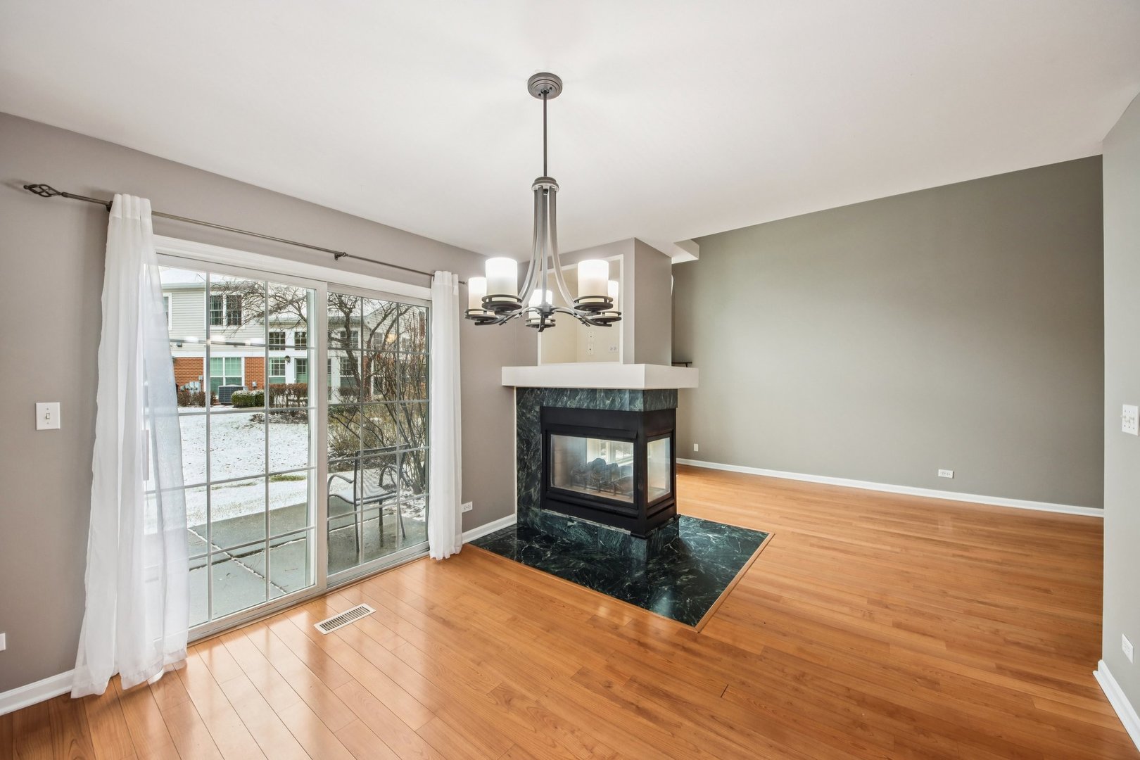 808 Old Checker Road Buffalo Grove, IL 60089 - Photo 6 of 29