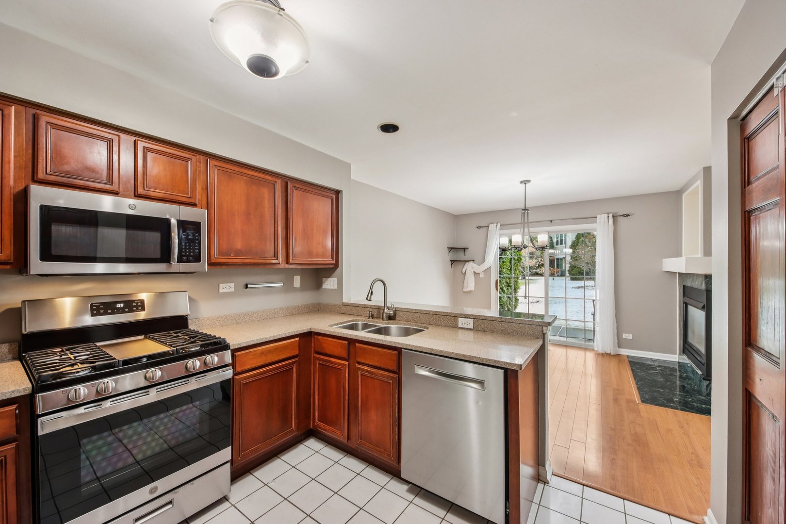 808 Old Checker Road Buffalo Grove, IL 60089 - Photo 10 of 29