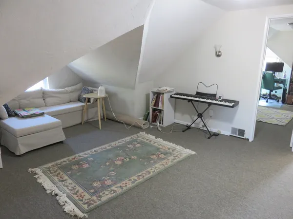 $3,900 | 105 Plympton Street, Unit 2, Waltham, MA 02451