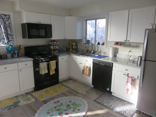 $3,900 | 105 Plympton Street, Unit 2, Waltham, MA 02451