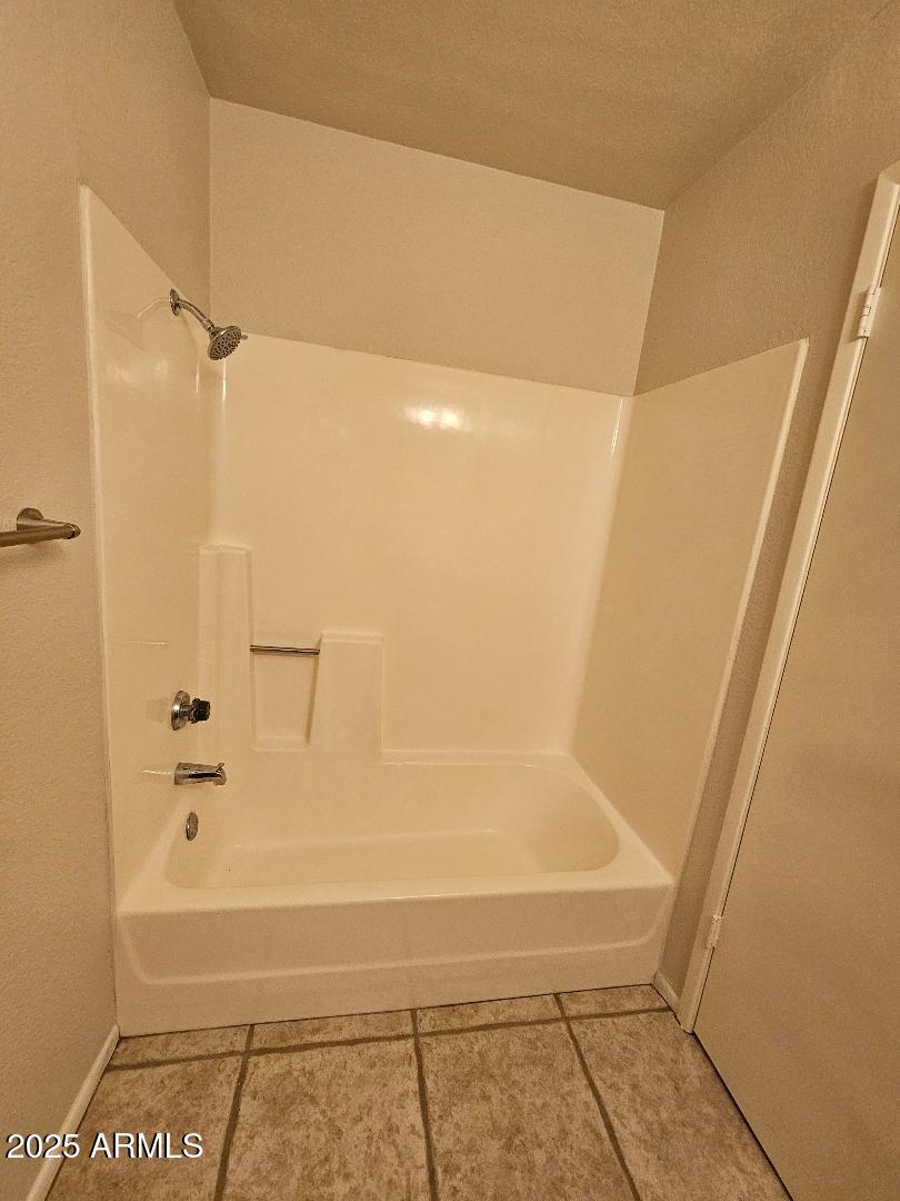 312 West Yukon Drive, Unit 7 Phoenix, AZ 85027 - Photo 12 of 25 Bath1-2