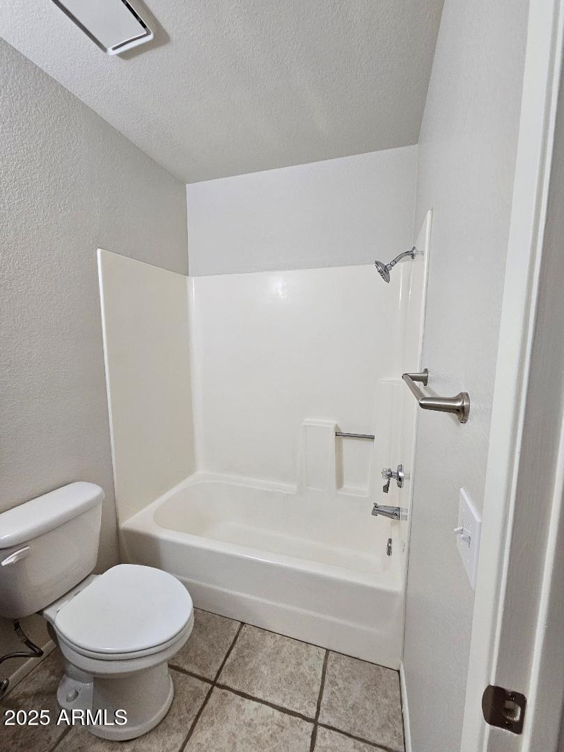 312 West Yukon Drive, Unit 7 Phoenix, AZ 85027 - Photo 15 of 25 Bath2