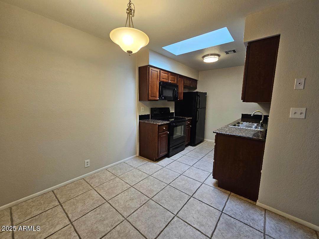 312 West Yukon Drive, Unit 7 Phoenix, AZ 85027 - Photo 5 of 25 Dinning
