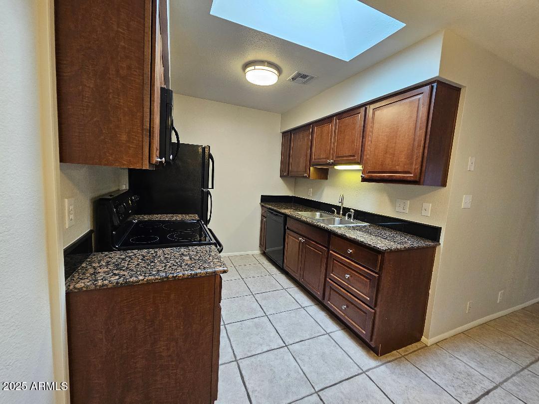 312 West Yukon Drive, Unit 7 Phoenix, AZ 85027 - Photo 7 of 25 kitchen2