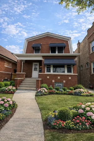 $2,000 | 5434 West School Street, Unit 2, Chicago, IL 60641